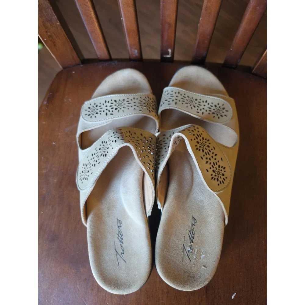 Trotters sandals size 9.5 wide